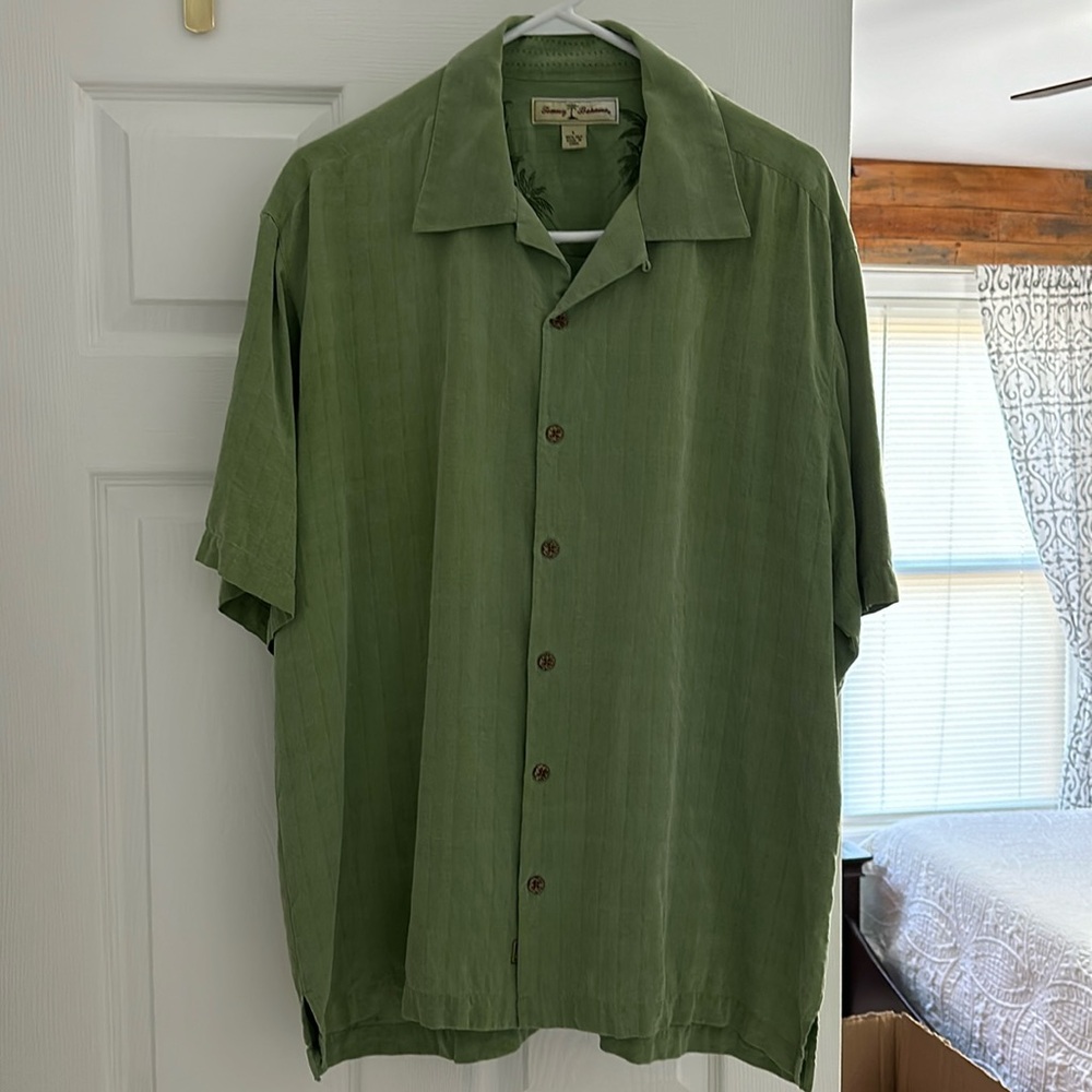 Mens Tommy Bahama 100% silk green button down casual shirt Mens size large